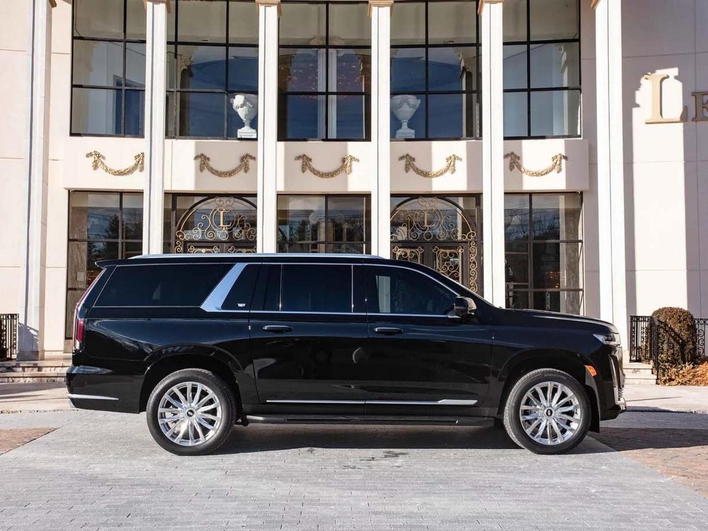 Cadillac Escalade ESV photo 3