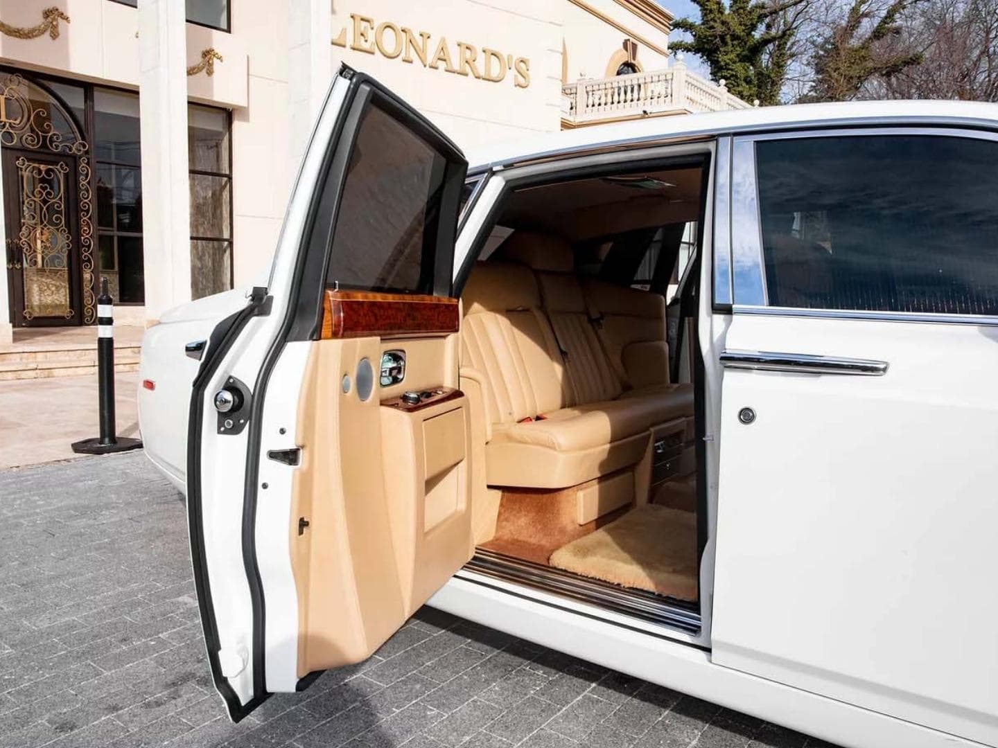 Rolls-Royce Phantom photo 3